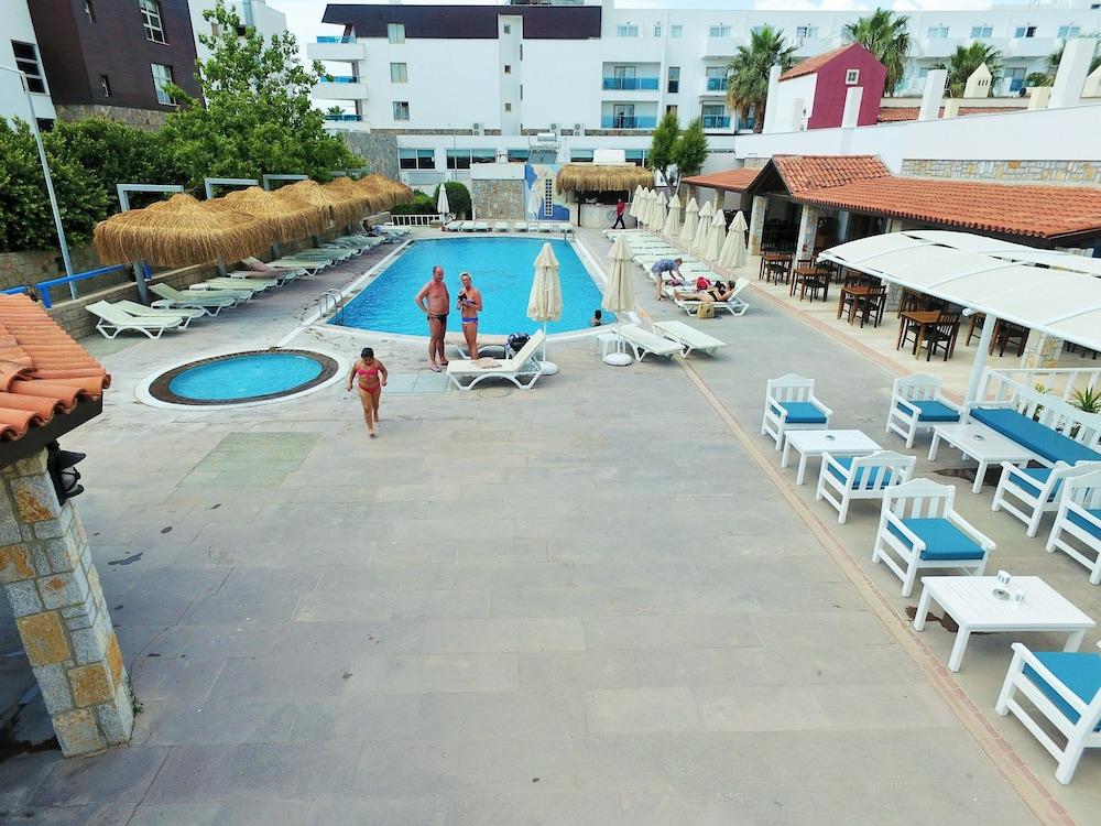 Tiana Beach Resort Turgutreis Exterior photo